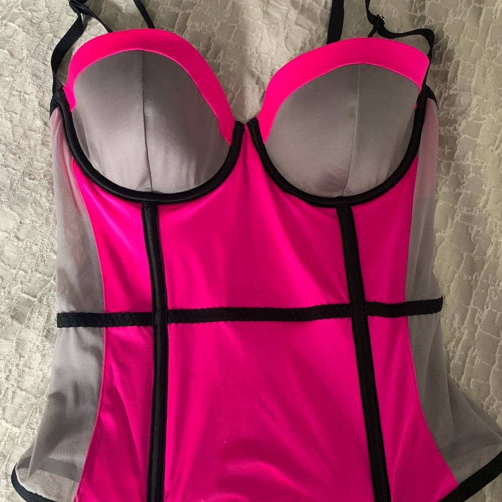 Victoria’s Secret top